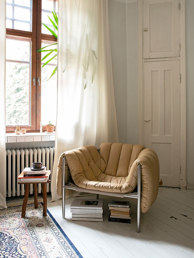 Hem Puffy lounge chair, sand leather - stainless steel