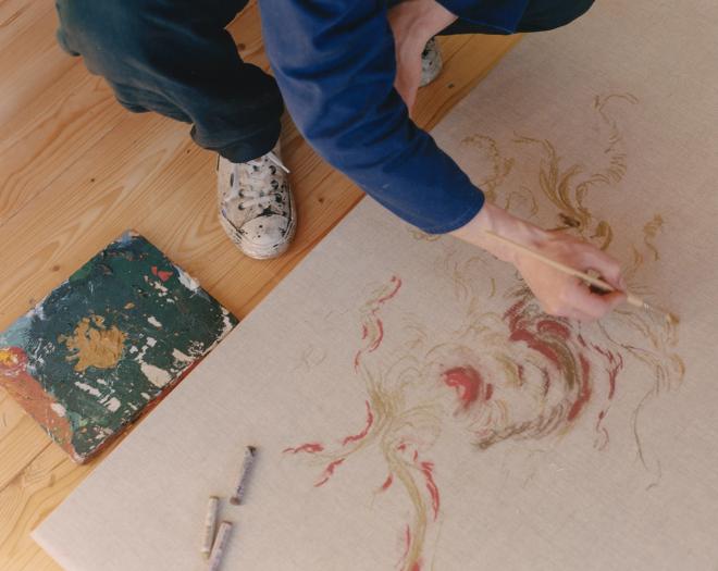 Staffan Sundström painting on linen canvas on the floor