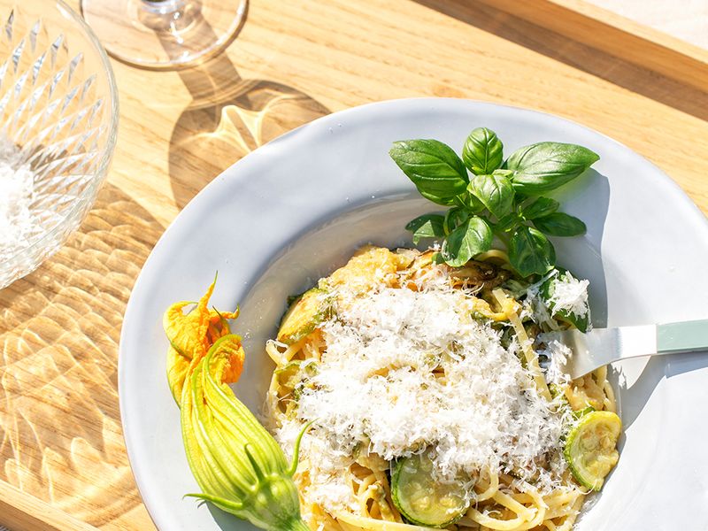 Pastaa pöytään – Helppo kesäkurpitsapasta hurmaa makumaailmallaan