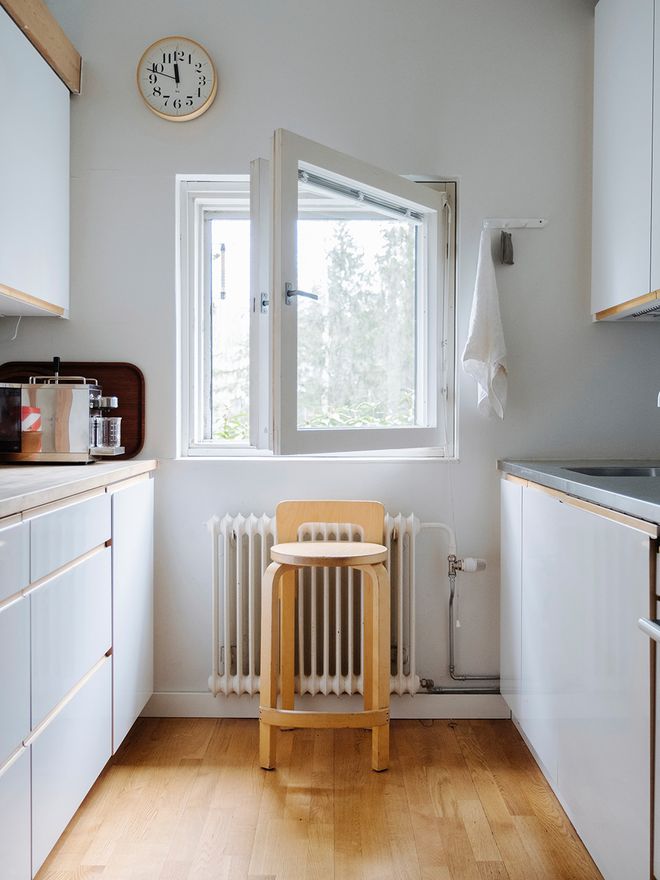 Artek K65 high chair in the kitchen