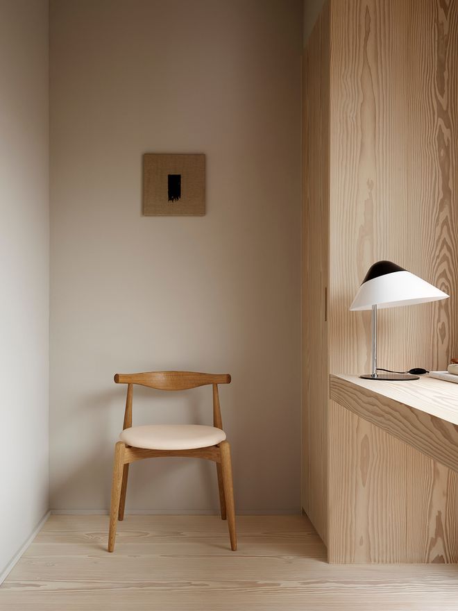 CH20 Elbow chair