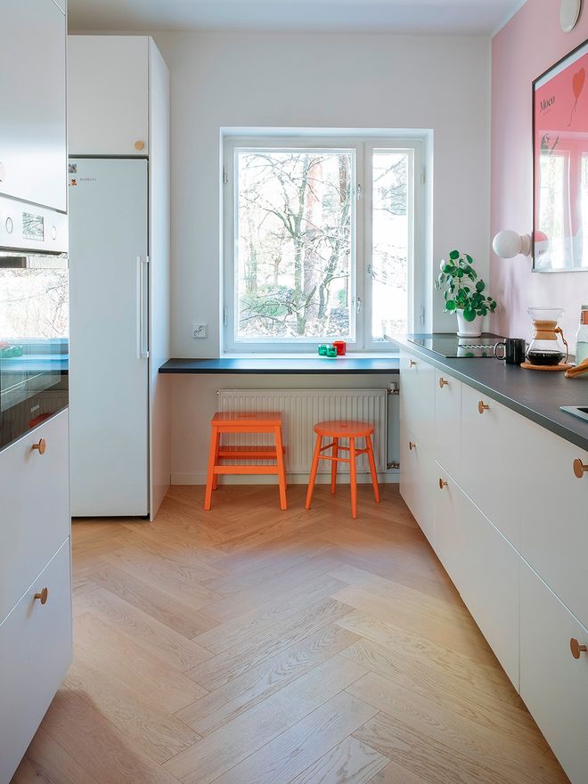 Two-bedroom apartment spiced with pink in Helsinki