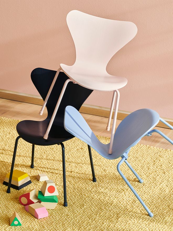 Fritz Hansen Series 7 children's chair, rose