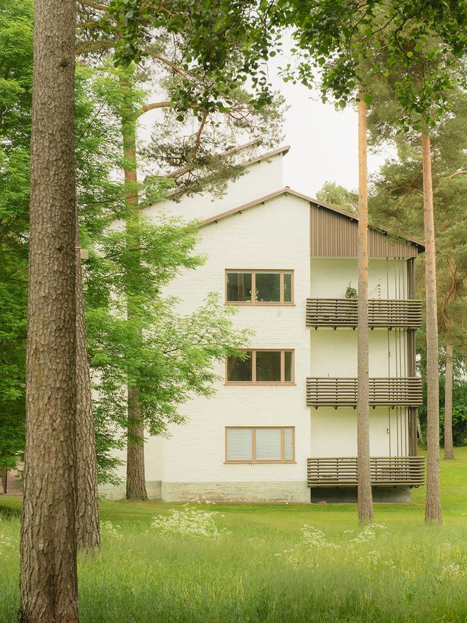 Exterior view of the Kuusela apartment building in Sunila