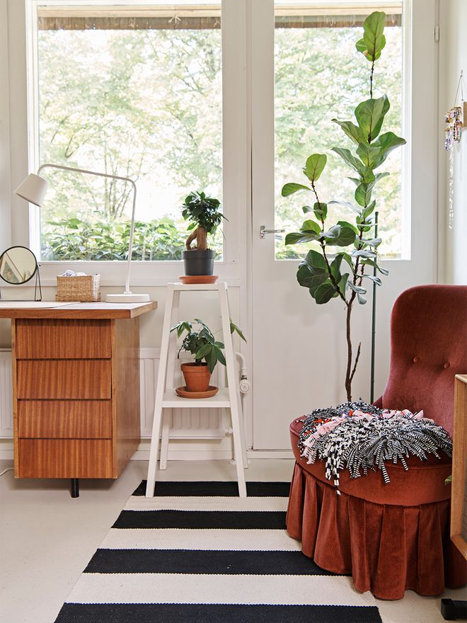 An image of Asli Ufacik's home: the bedroom decor.