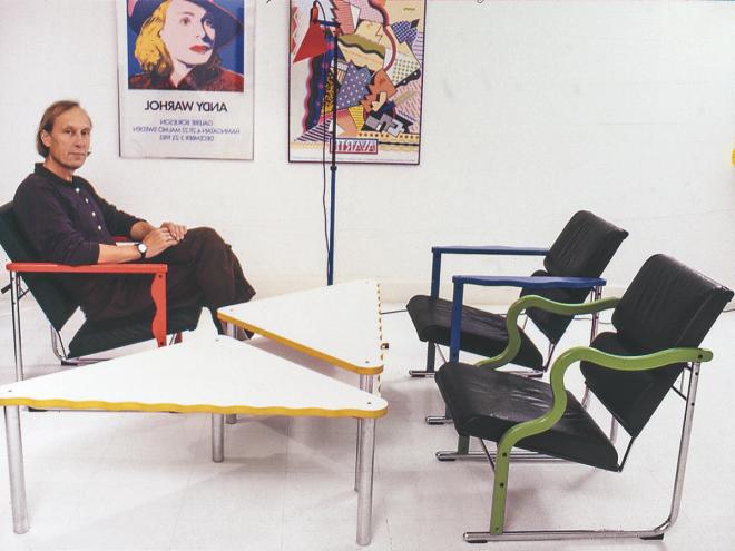 Yrjö Kukkapuro ja Experiment-tuoleja ja -pöytiä 1980-luvulla
