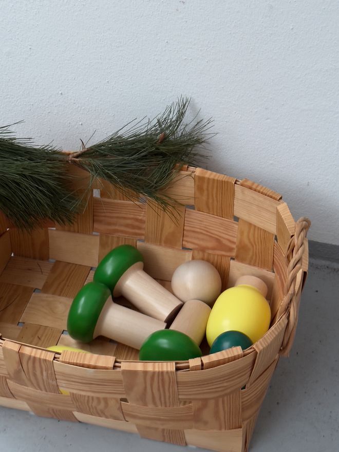 Metsäpallo yard bowling game