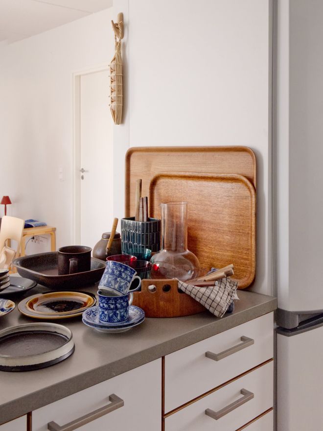 Kitchenware on the kitchen counter