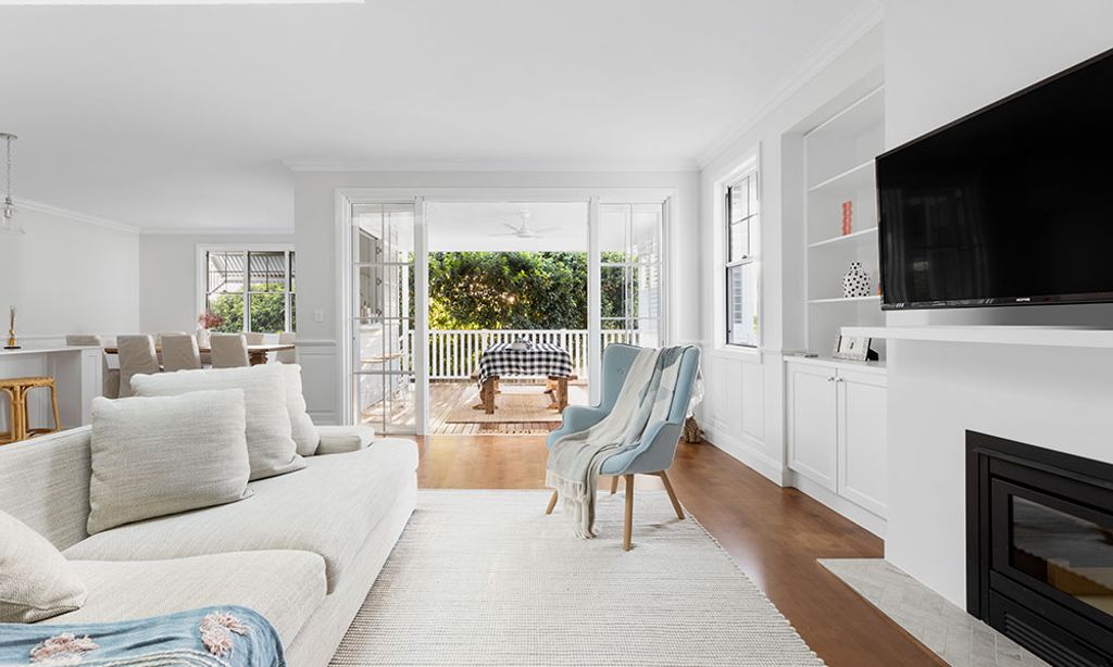 Kennedy Cottage (Living Room with Veranda View)