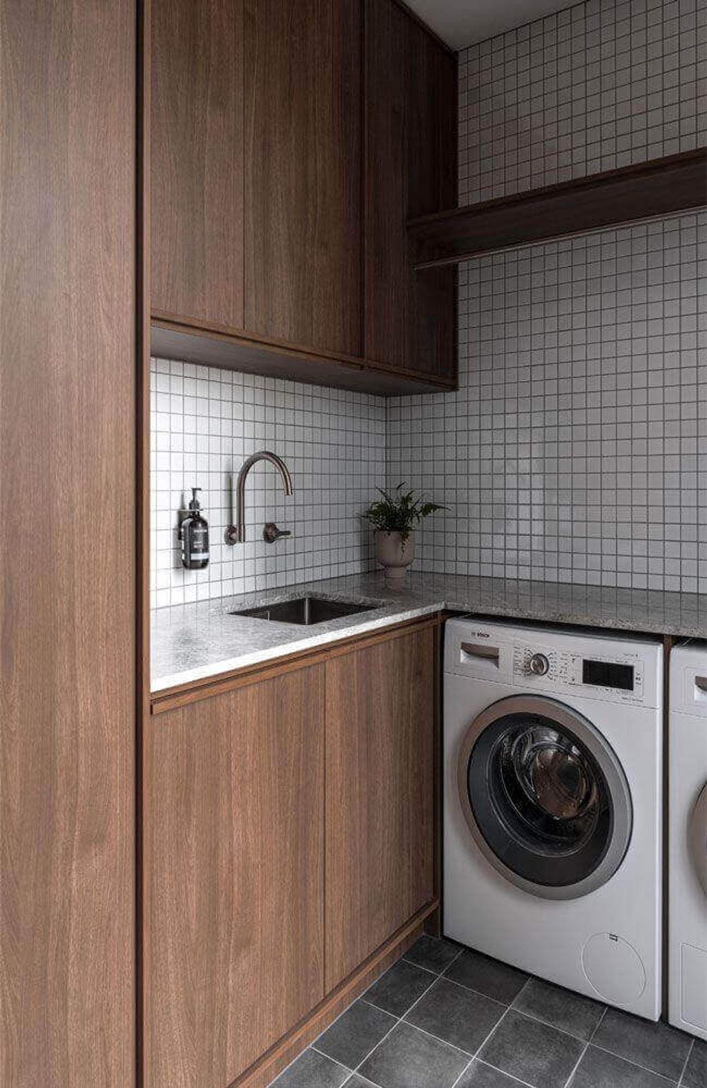 Project Keira (keira laundry with white tiles)