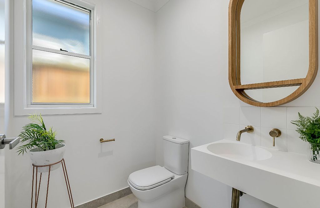 Cranley 2.0 (bathroom toilet and sink with mirror)