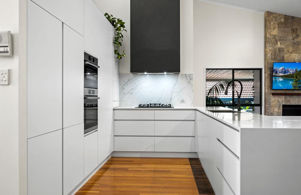 Project Bobbie (white kitchen cabinets)