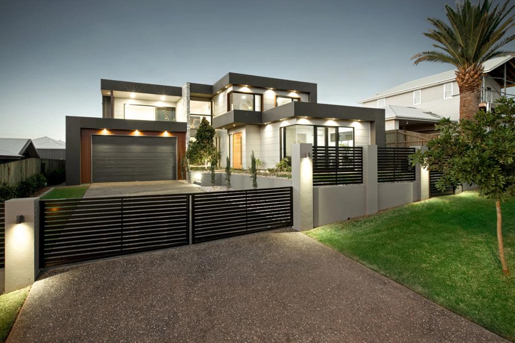 Project Thurston (Front yard with a small black gate)