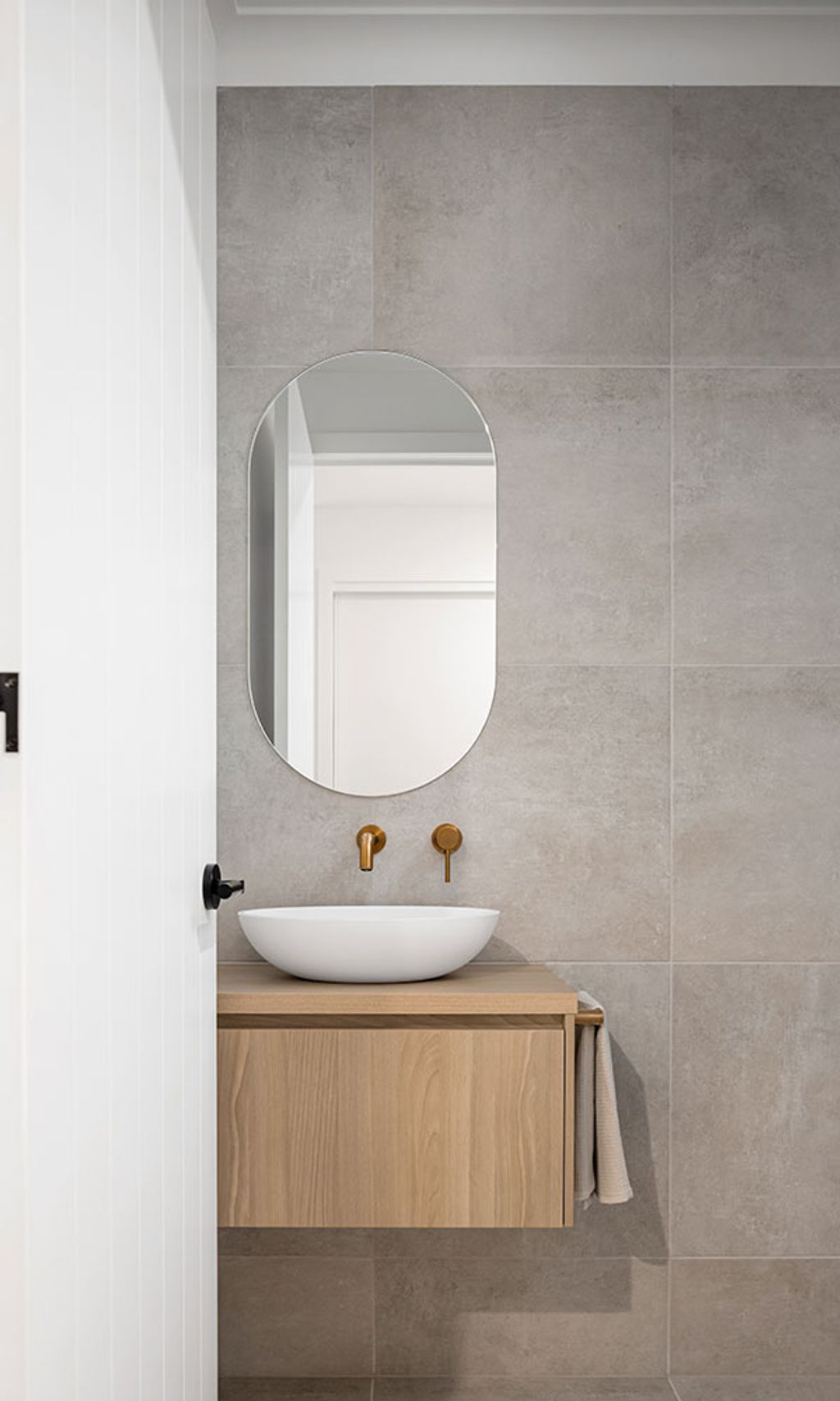 The Summit House (Showerroom Sink)