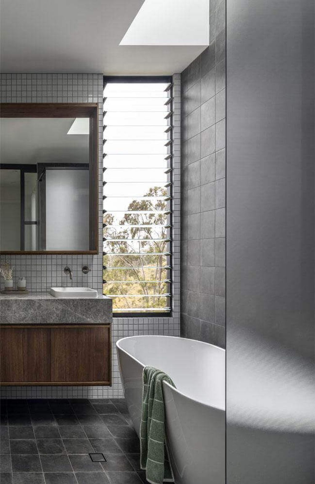 Project Keira (keira bathroom with high window)
