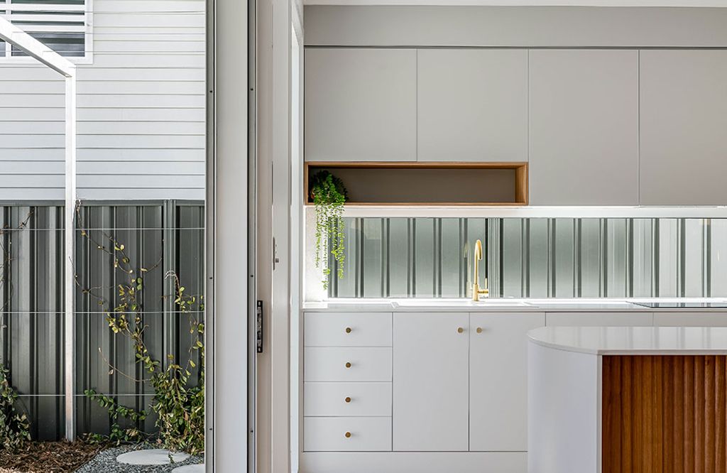 Cranley 2.0 (large exit sliding door and white kitchen cabinets)
