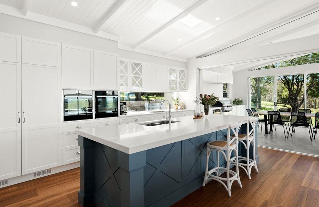 Project Trafalgar (Trafalgar house white kitchen view)