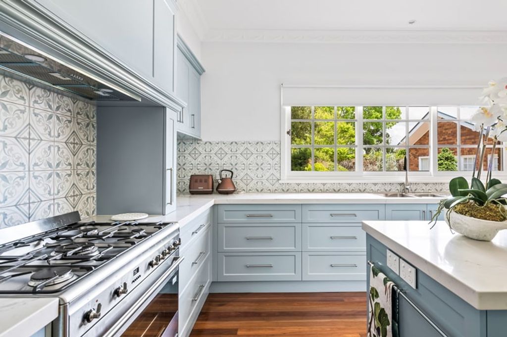 Project Crown (kitchen stove and kitchen cabinets)