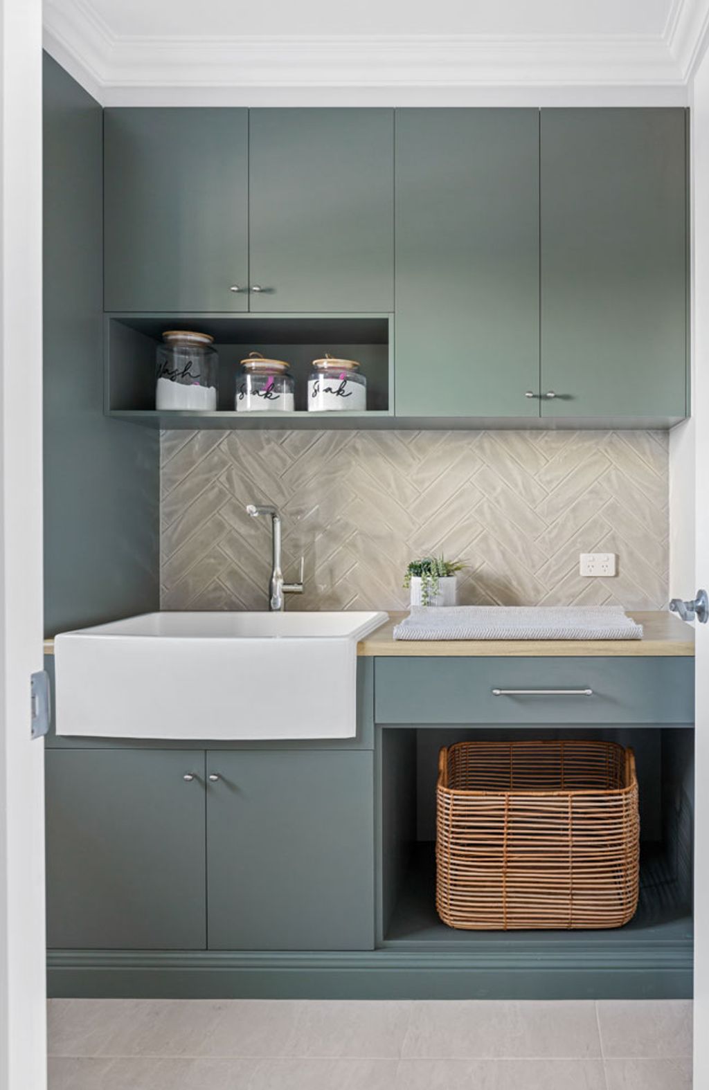 Queenie Marlow (Laundry room)