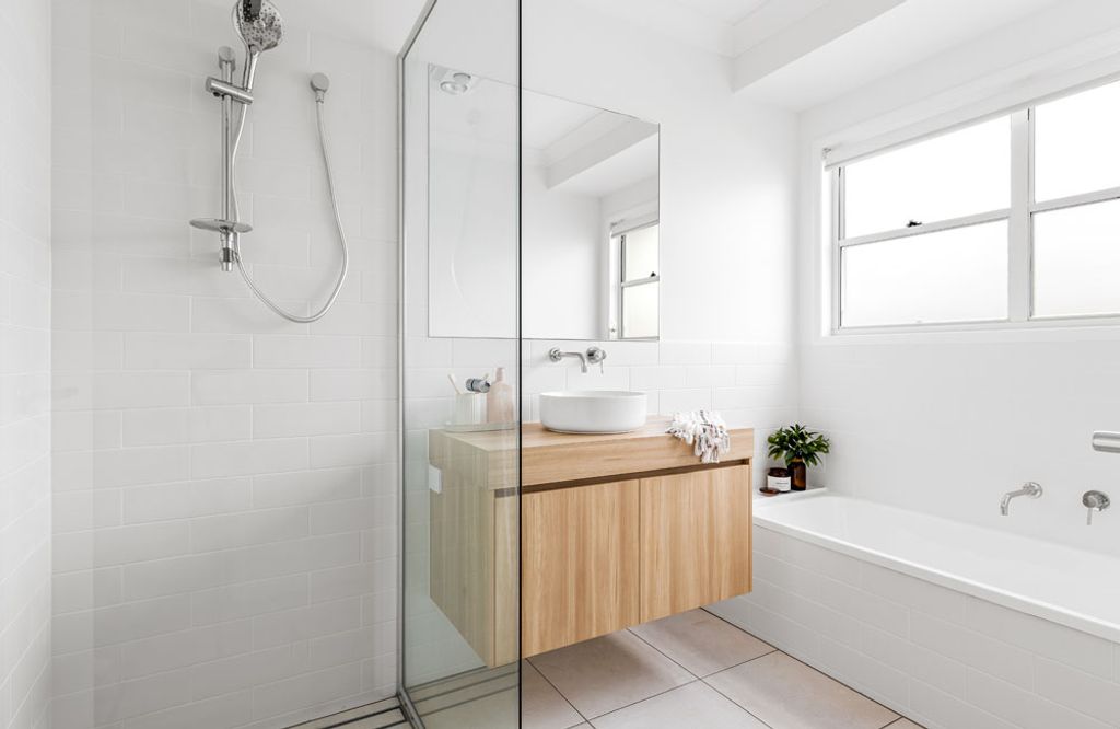McGrory (McGrory bathroom tub)