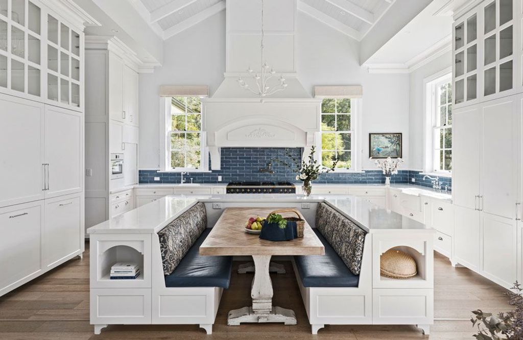 Project Ben (centered dining table)