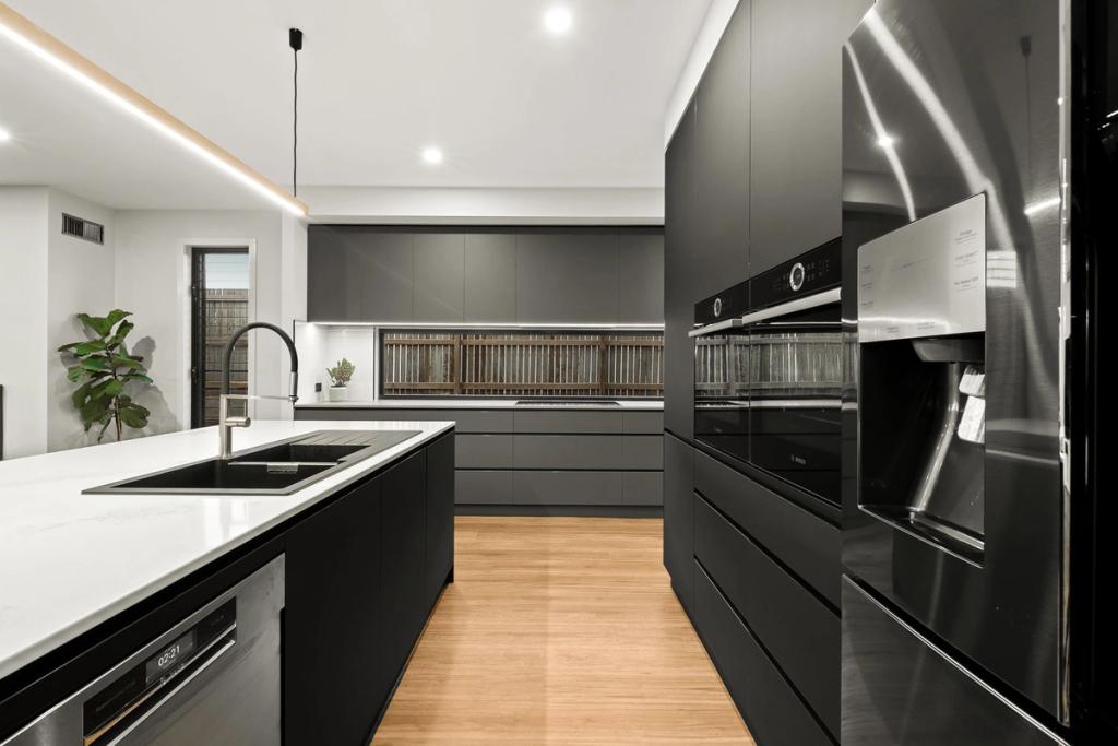 Project Thurston (Kitchen sink and black kitchen equipment)