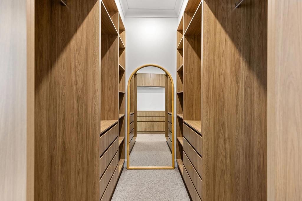 Project Curve (Wardrobe Room)