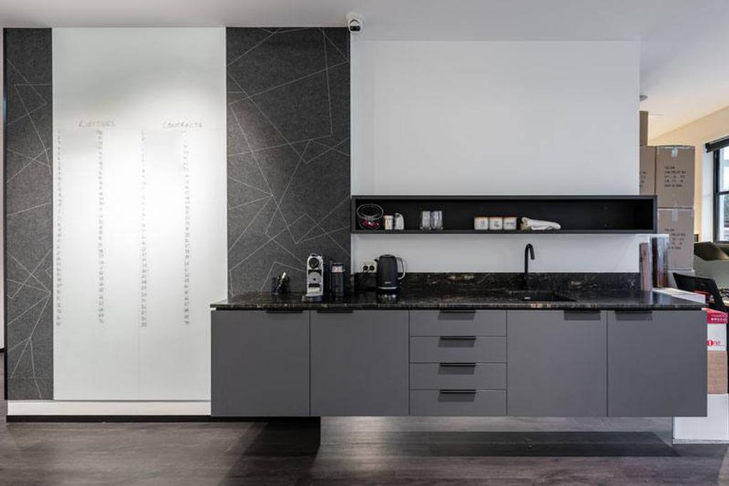 Project RE/MAX (Remax kitchen view in black and grey)