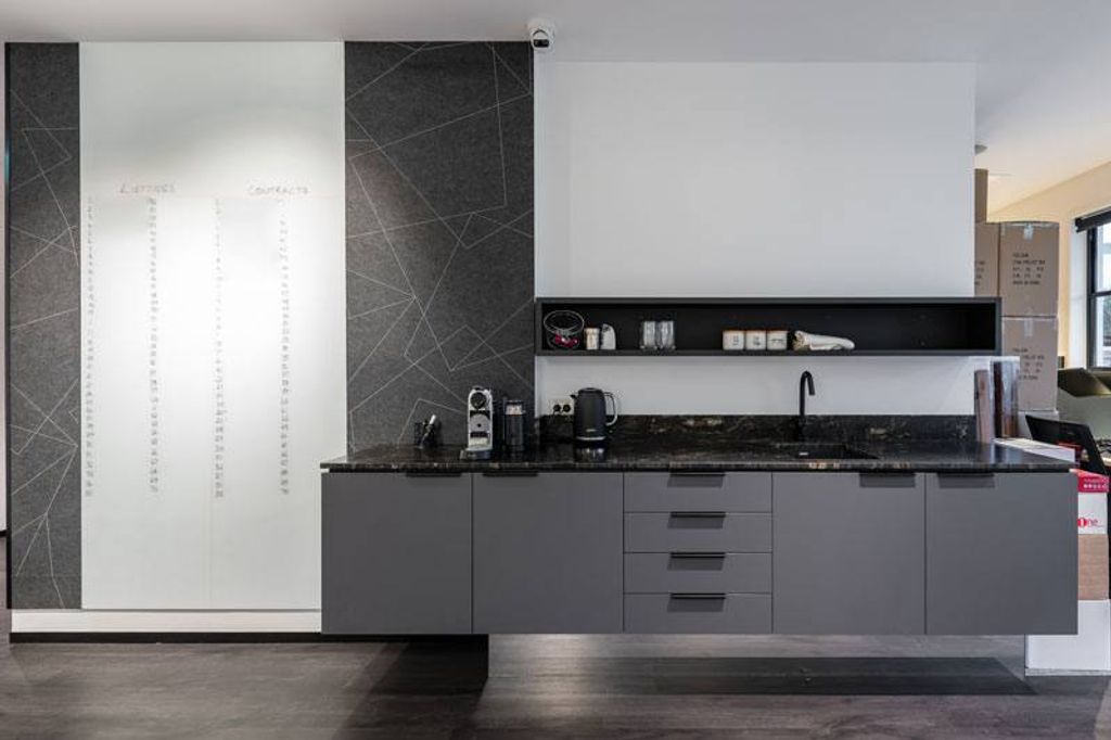 Project RE/MAX (Remax kitchen view in black and grey)