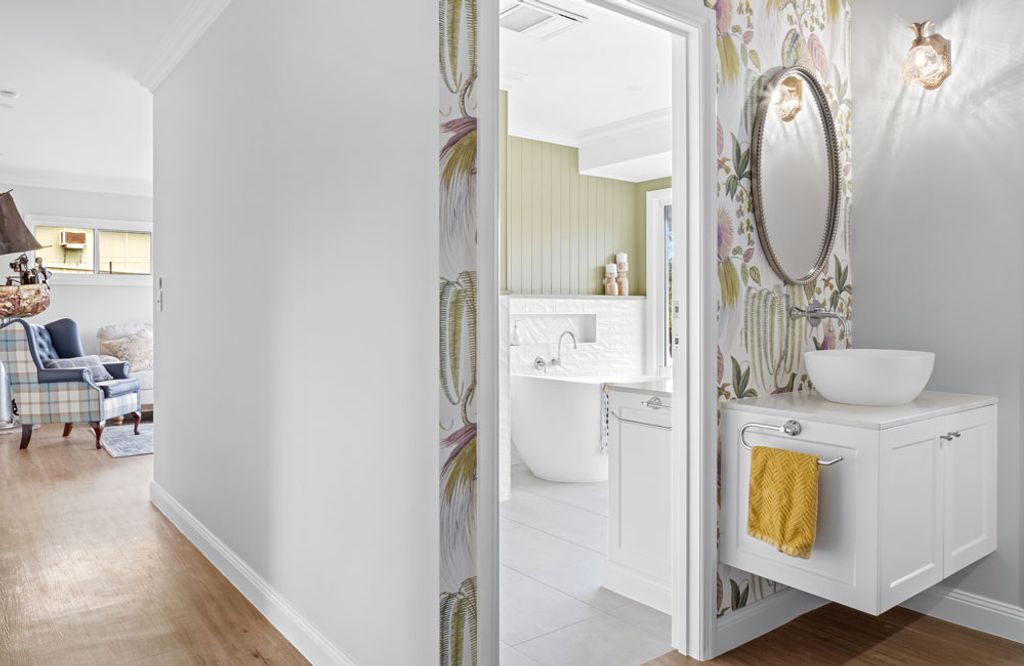 Queenie Marlow (Bathroom and hallway to the living room)