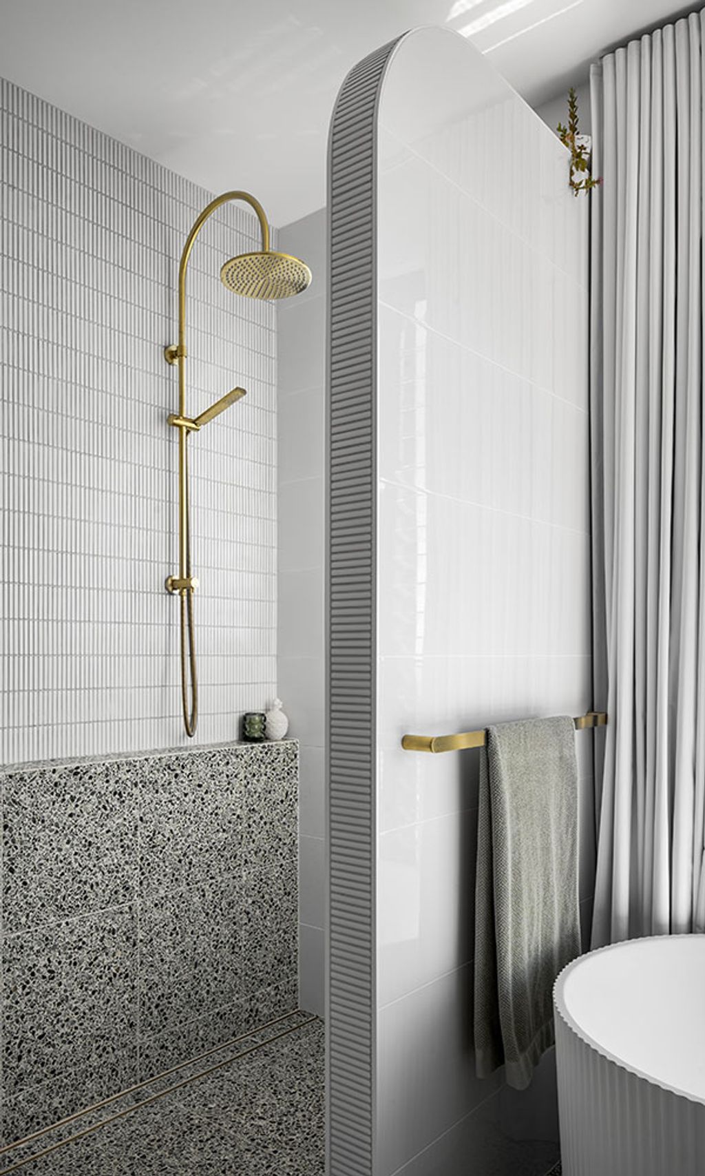 Our Lady McQueen (Shower room)