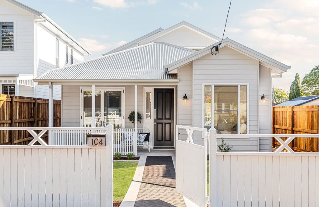 Project Campbell (104 Campbell Street house in a minimalist design)