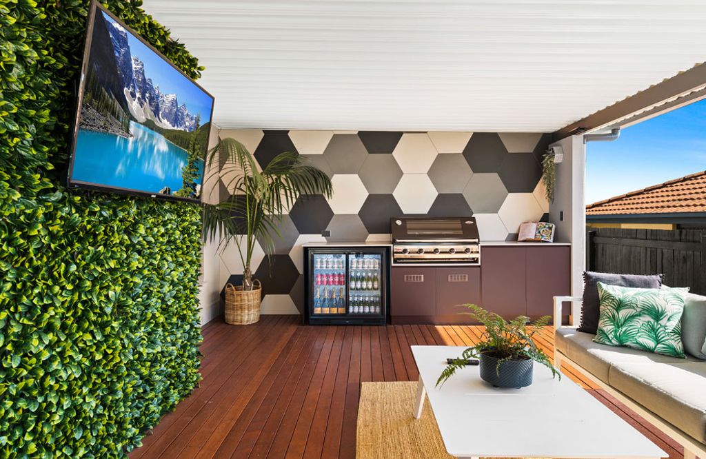 Project Bobbie (garden styled tv wall)