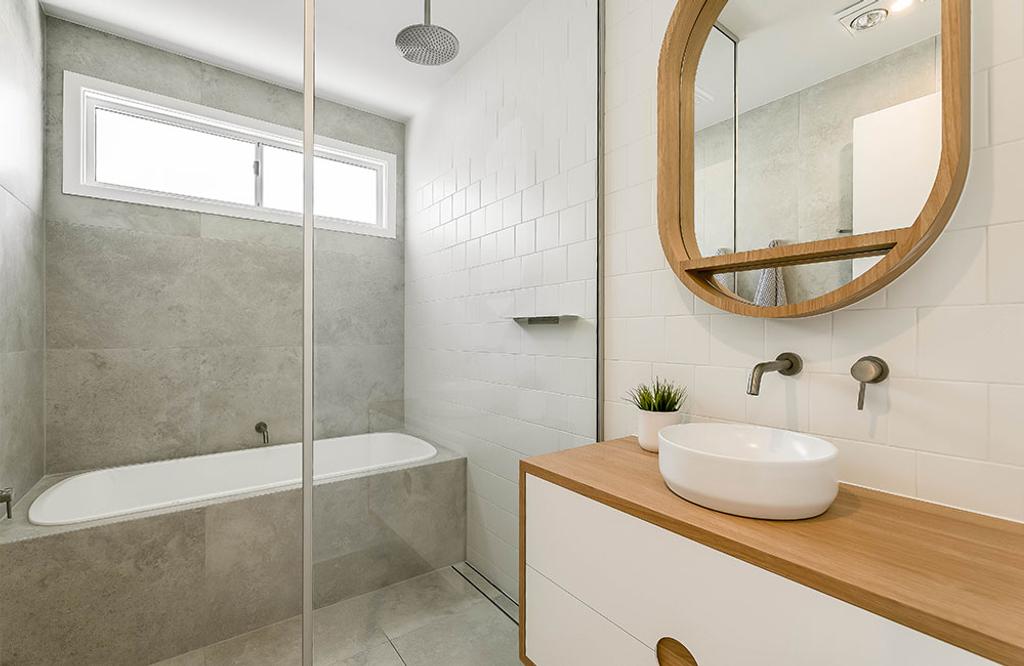 Cranley 2.0 (bathroom with bathtub and glass divider)