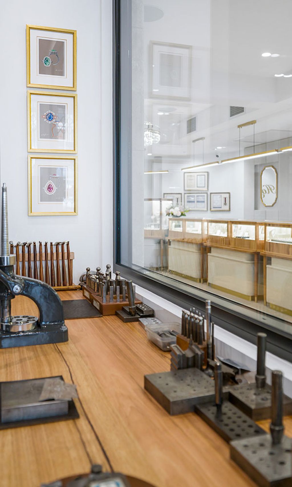 Hogan’s Family Jewellers (Jeweler Maker Table)