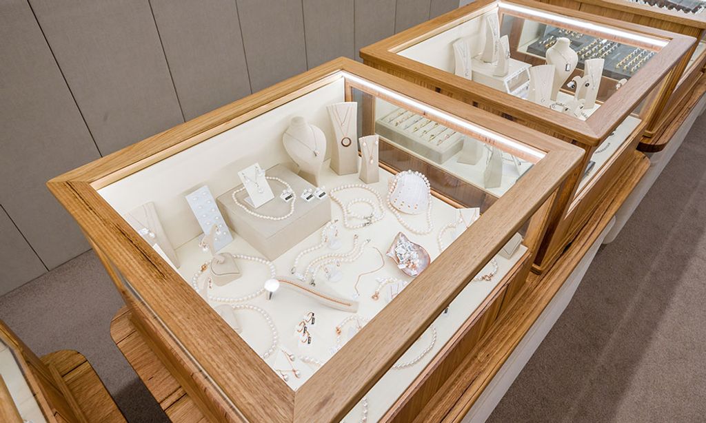 Hogan’s Family Jewellers (Jewelry Display Glass Table Necklaces)