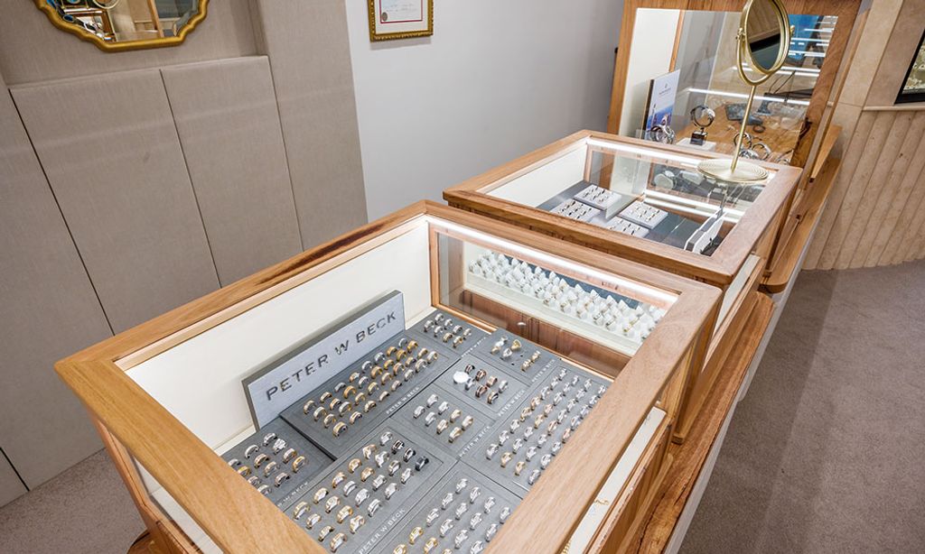 Hogan’s Family Jewellers (Jewelry Display Glass Table)