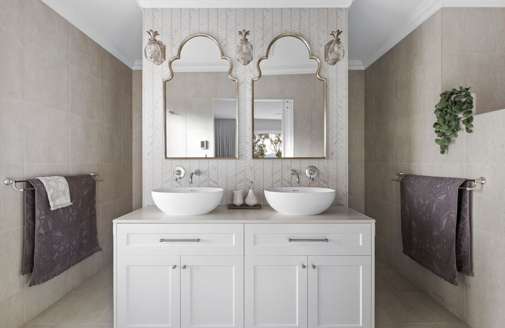 Queenie Marlow (Bathroom sink wide)
