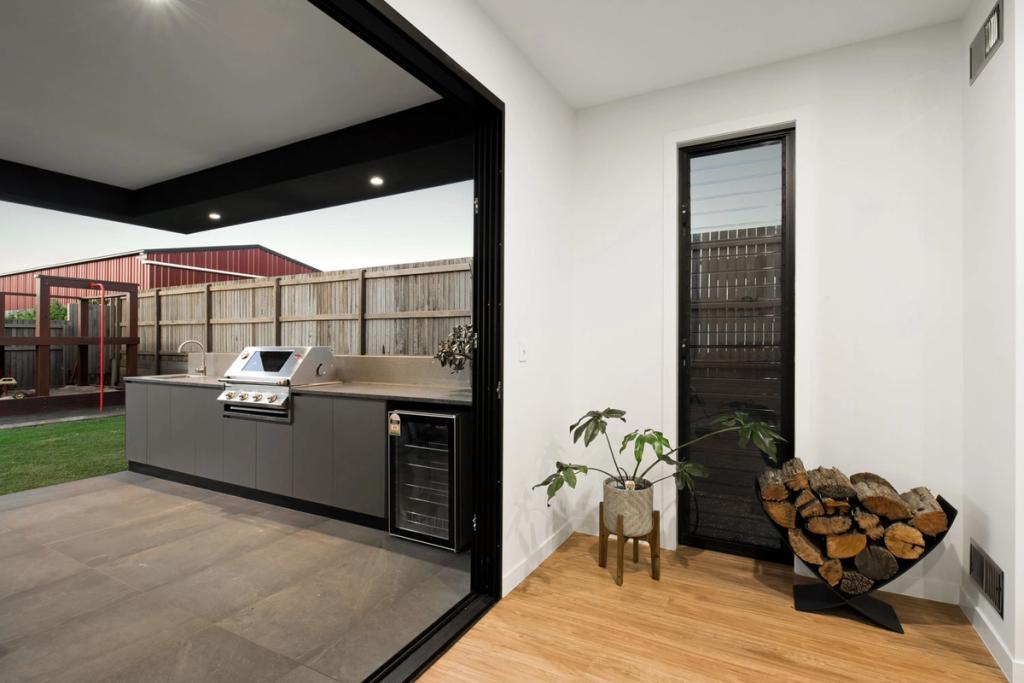 Project Thurston (Large door with outside view)