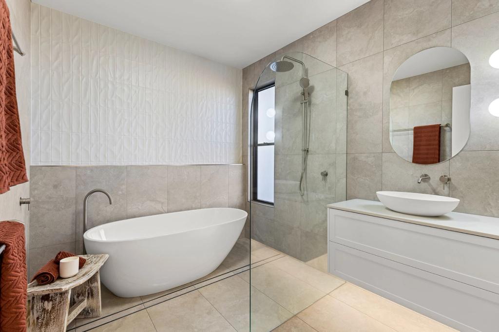 Project Curve (Bathroom with Bathtub)