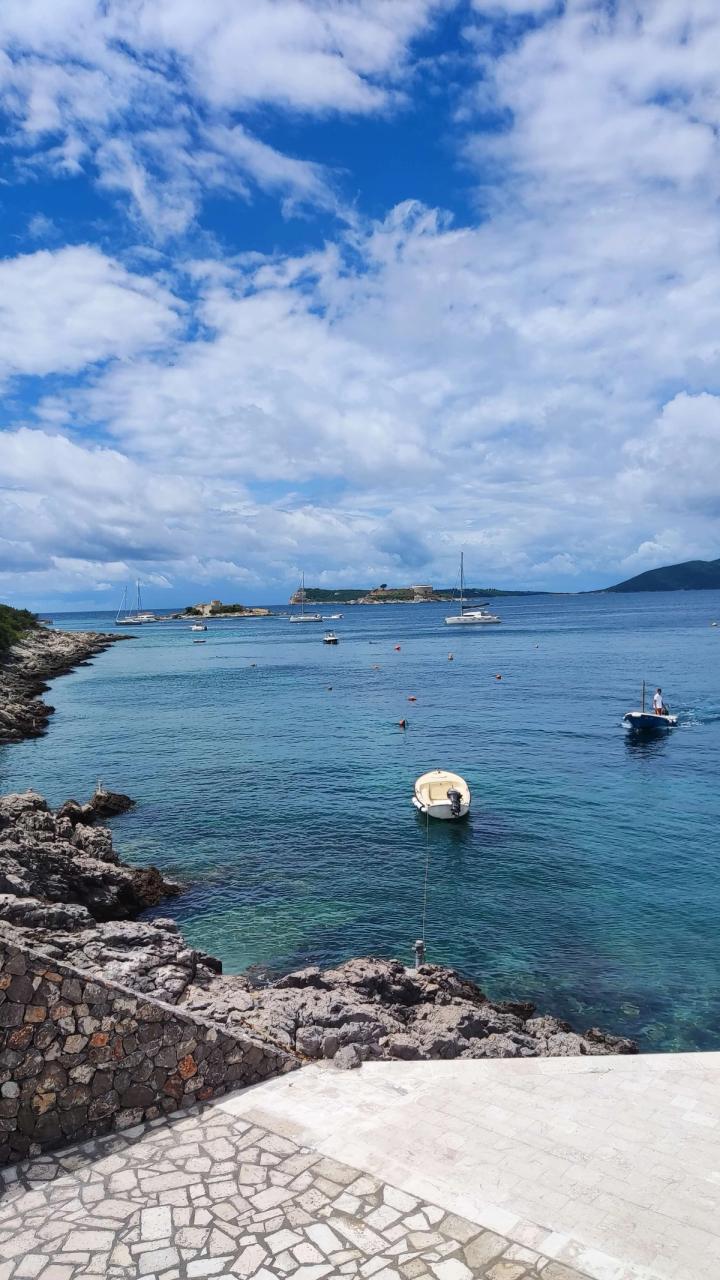 Mirište Beach