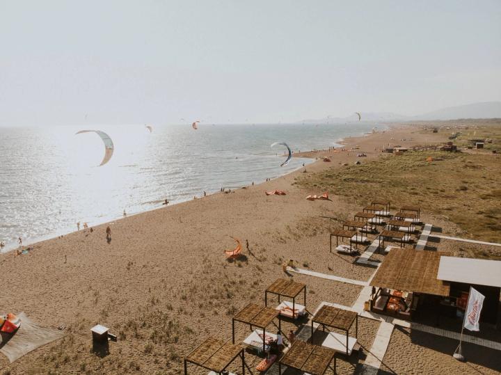 Kitesurfing with KAI Kitesurf Academy