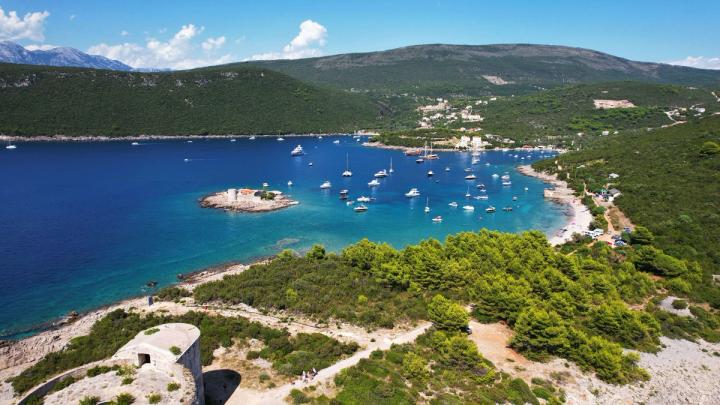 Mirište Beach