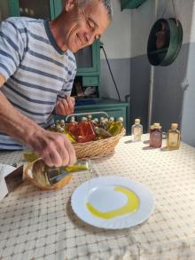 Taste the olive oil paired with local produce