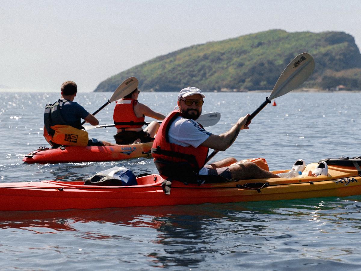3-Hour Kayak Tour to Coastal Caves