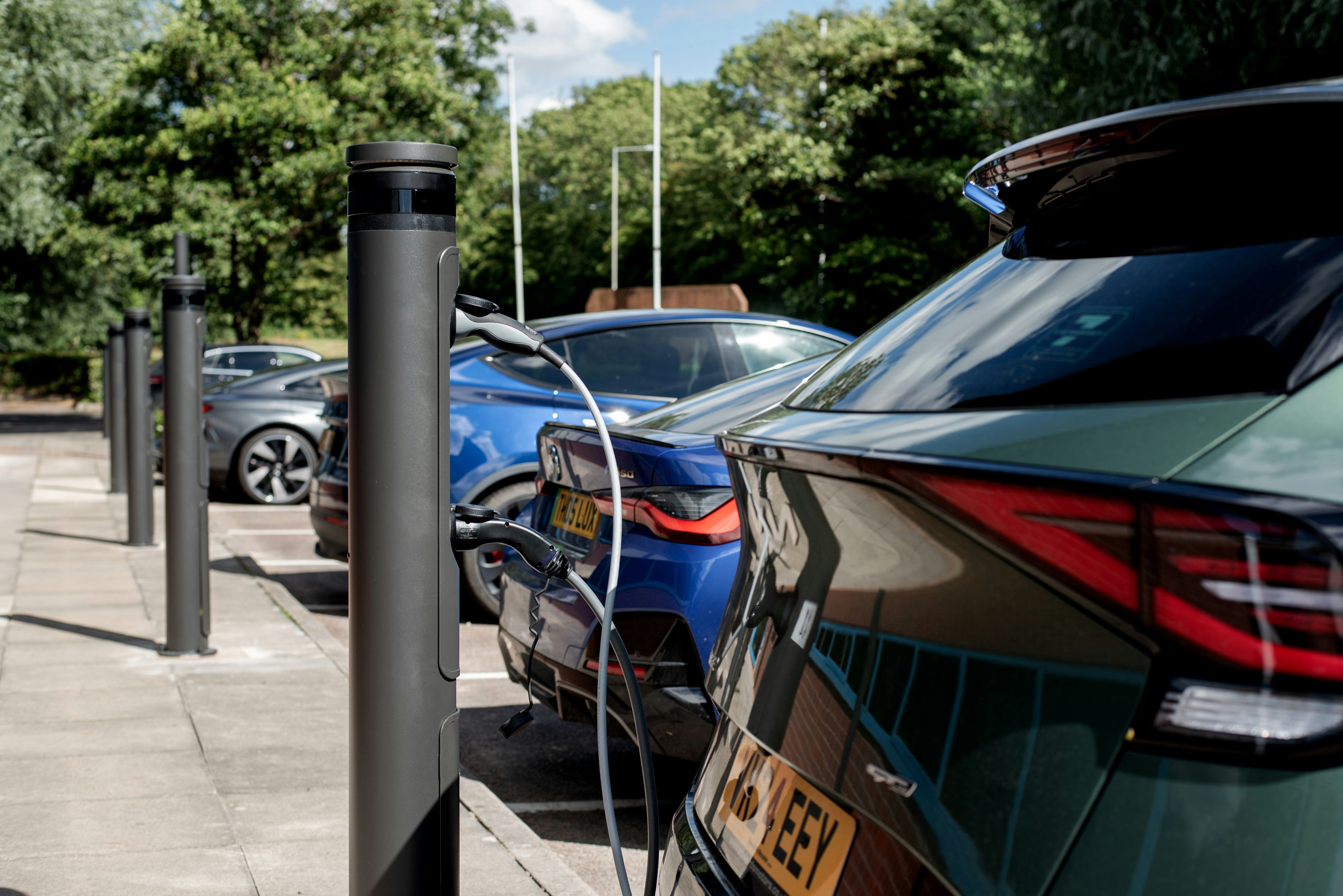 Why You Never Get the Full Charging Speed from a Public DC Charger And What Really Controls It?