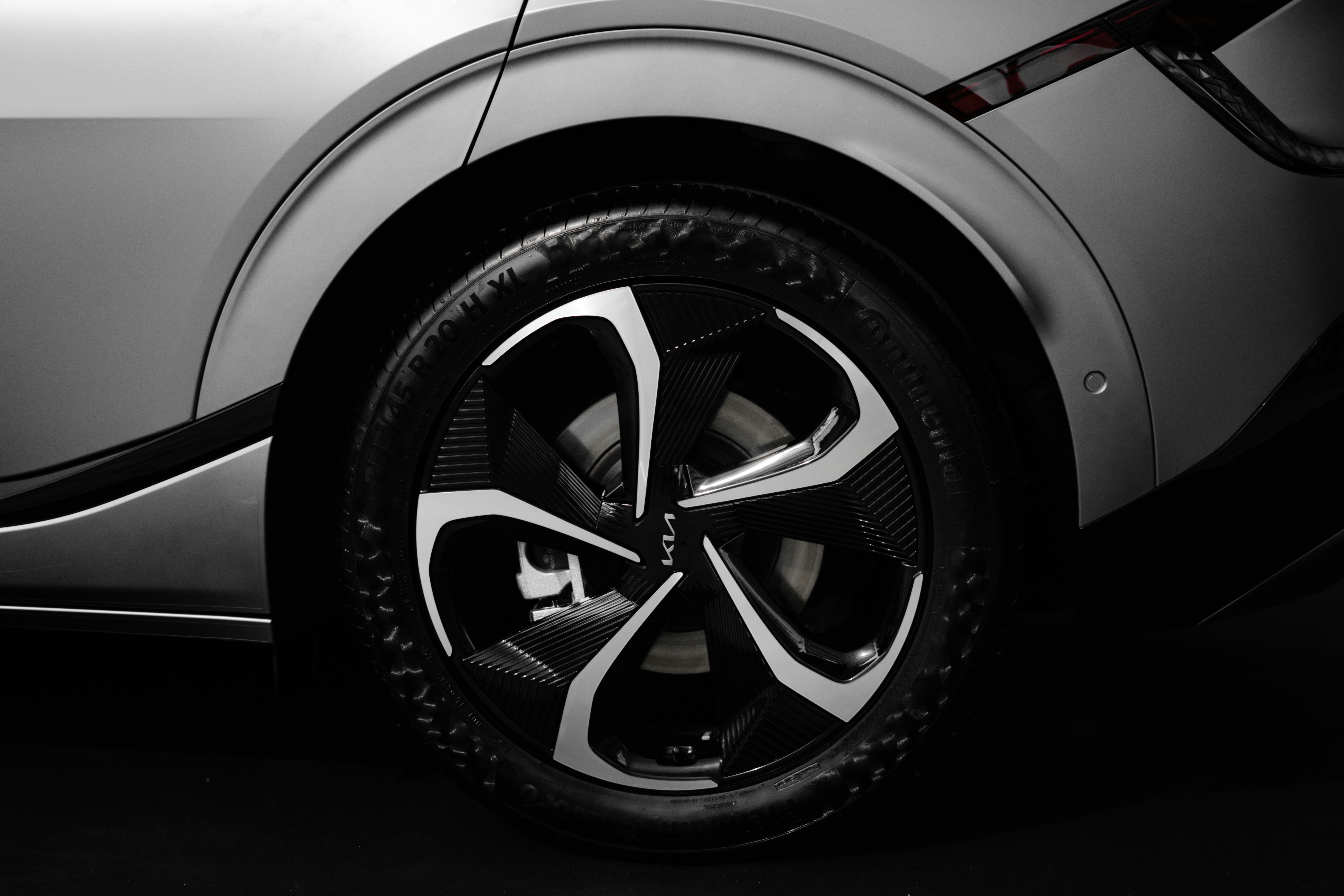 Do Your Wheels Matter? How Wheel Size and Style Affect EV Range