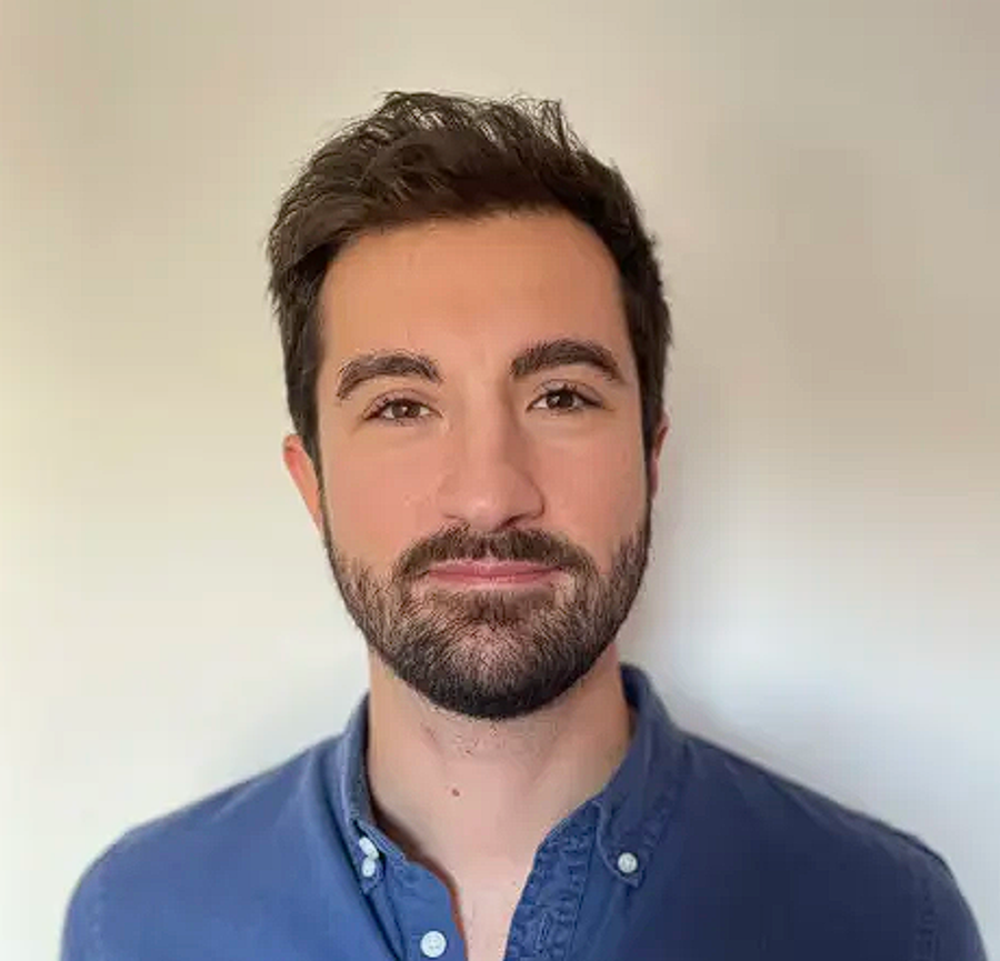 Portrait de Thibault Beyaert, sage-femme échographiste à femna