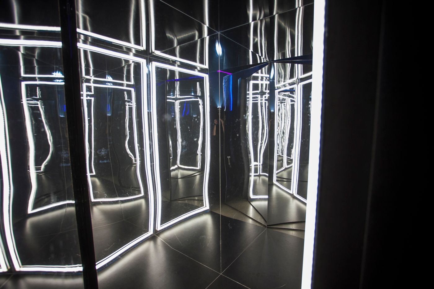mirror booth