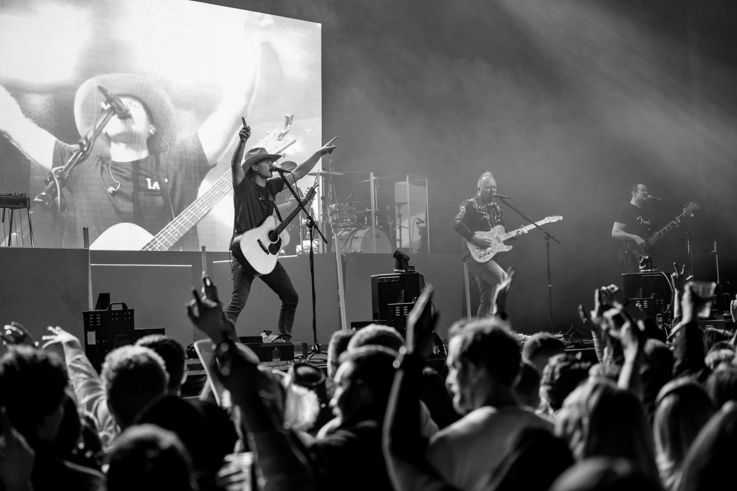 Gunslingers byr opp til dans sammen med Takras og Goodfoot! 